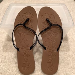 Reef black strappy flip flops/sandals - size 10